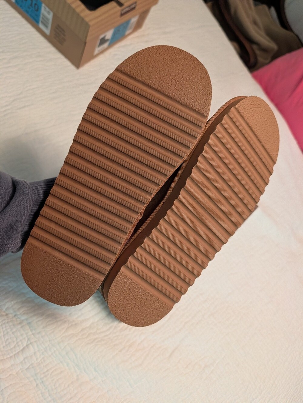 Nwt BORN ladies Plush Lined Suede Slippers Size 10 - Picture 4 of 5